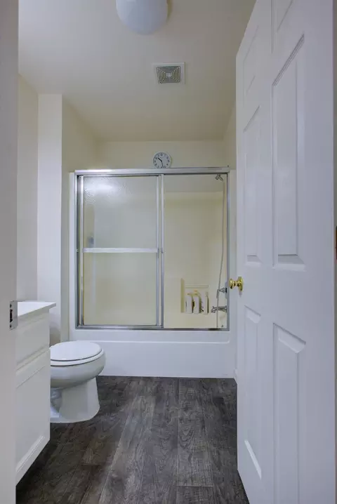 Bath - 862 Moonbeam Way, Turlock, CA 95382 photo 4 of 5