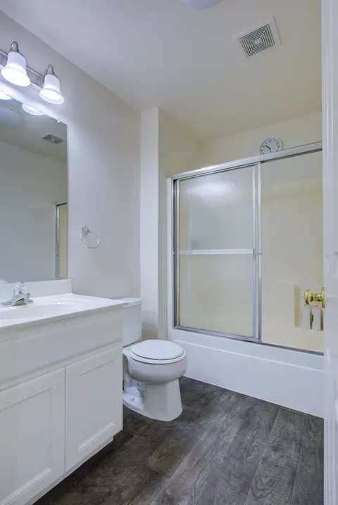 Bath - 862 Moonbeam Way, Turlock, CA 95382 photo 5 of 5
