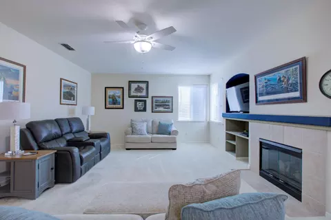 Living - 862 Moonbeam Way, Turlock, CA 95382 photo 1 of 3