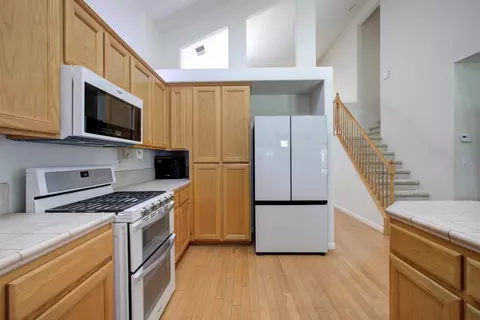 Kitchen - 862 Moonbeam Way, Turlock, CA 95382 photo 2 of 5