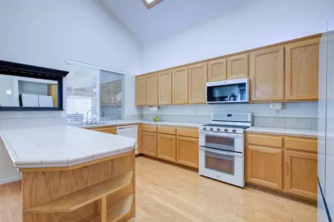 Kitchen - 862 Moonbeam Way, Turlock, CA 95382 photo 1 of 5