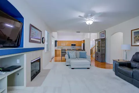 Living - 862 Moonbeam Way, Turlock, CA 95382 photo 3 of 3