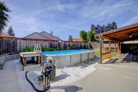 Exterior - 862 Moonbeam Way, Turlock, CA 95382 photo 10 of 11