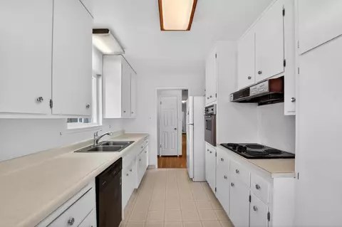 Kitchen - 710 Villanova Dr, Davis, CA 95616 photo 2 of 4