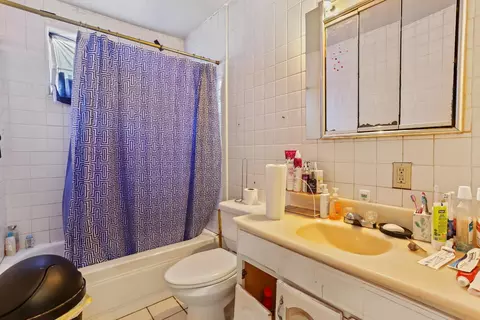 Bath - 20 Shilling Ave, Lathrop, CA 95330 photo 1 of 2