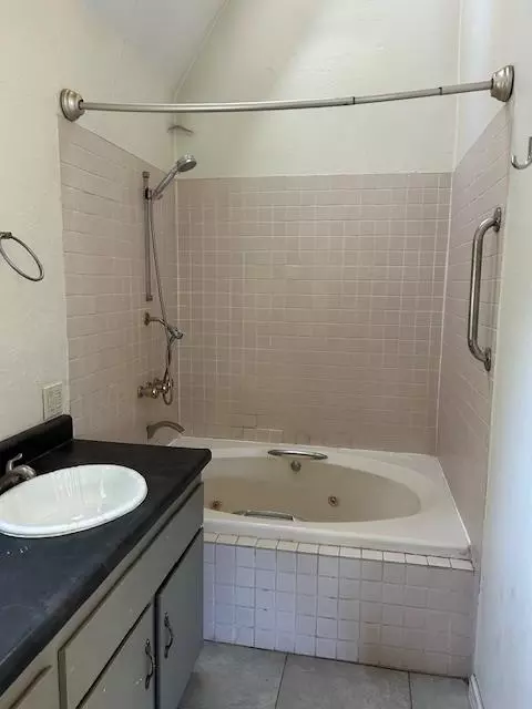 Bath - 1215 Spring Crest Ct, Placerville, CA 95667 photo 2 of 3