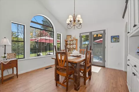 Dining - 320 Gopher Flat Rd, Sutter Creek, CA 95685 photo 4 of 5