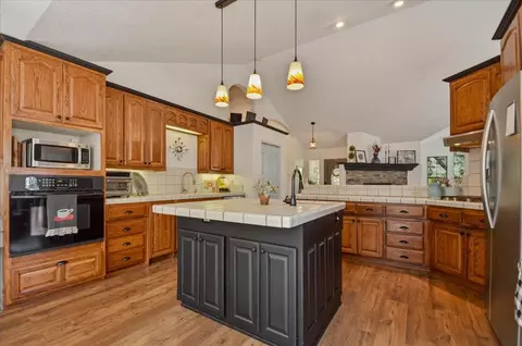 Kitchen - 320 Gopher Flat Rd, Sutter Creek, CA 95685 photo 4 of 5