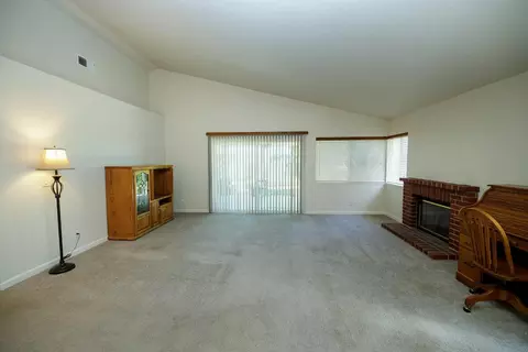 Living - 424 Codington Way, Modesto, CA 95357 photo 2 of 8