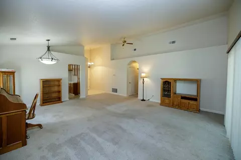 Living - 424 Codington Way, Modesto, CA 95357 photo 5 of 8
