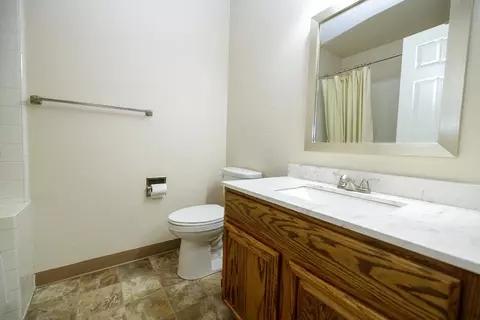 Bath - 424 Codington Way, Modesto, CA 95357 photo 2 of 3