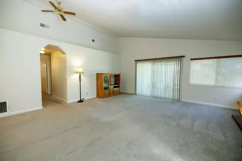 Living - 424 Codington Way, Modesto, CA 95357 photo 3 of 8