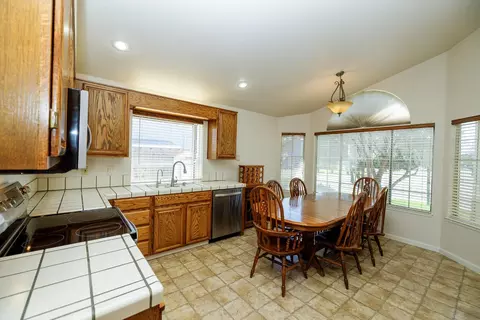 Kitchen - 424 Codington Way, Modesto, CA 95357 photo 1 of 5