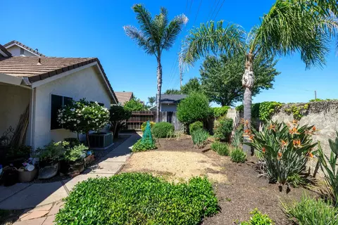Exterior - 424 Codington Way, Modesto, CA 95357 photo 11 of 17