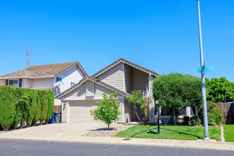 Exterior - 424 Codington Way, Modesto, CA 95357 photo 2 of 17