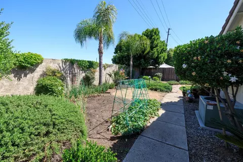 Exterior - 424 Codington Way, Modesto, CA 95357 photo 14 of 17