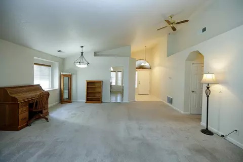 Living - 424 Codington Way, Modesto, CA 95357 photo 6 of 8