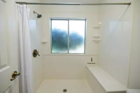 Bath - 424 Codington Way, Modesto, CA 95357 photo 1 of 3