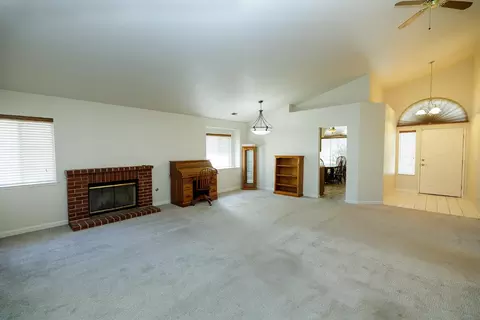 Living - 424 Codington Way, Modesto, CA 95357 photo 7 of 8
