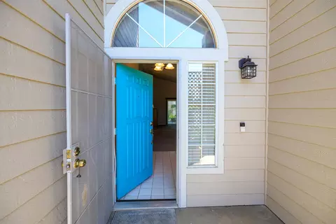 Entry Way - 424 Codington Way, Modesto, CA 95357 photo 2 of 3