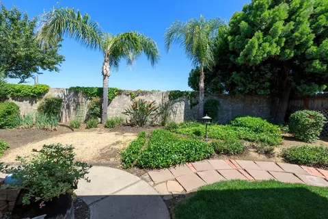 Exterior - 424 Codington Way, Modesto, CA 95357 photo 12 of 17