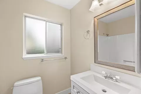Bath - 1410 Mcdermott Ct, Tracy, CA 95376 photo 1 of 5