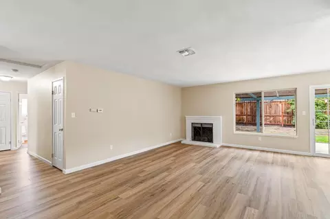 Living - 1410 Mcdermott Ct, Tracy, CA 95376 photo 2 of 8