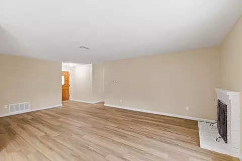 Living - 1410 Mcdermott Ct, Tracy, CA 95376 photo 4 of 8