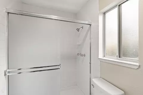 Bath - 1410 Mcdermott Ct, Tracy, CA 95376 photo 5 of 5