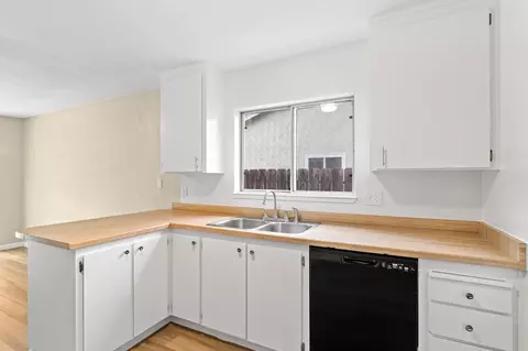Kitchen - 1410 Mcdermott Ct, Tracy, CA 95376 photo 3 of 4