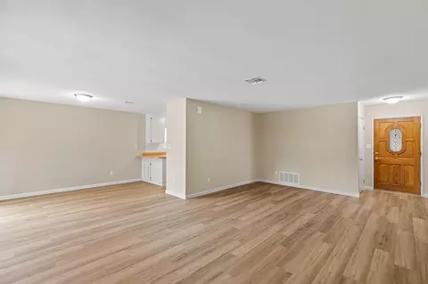 Living - 1410 Mcdermott Ct, Tracy, CA 95376 photo 5 of 8