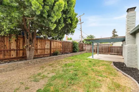 Exterior - 1410 Mcdermott Ct, Tracy, CA 95376 photo 6 of 7