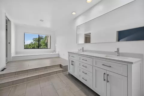 Bath - 1729 Edgebrook Dr #A, Modesto, CA 95354 photo 1 of 3