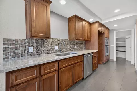 Kitchen - 1729 Edgebrook Dr #A, Modesto, CA 95354 photo 4 of 5