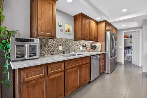 Kitchen - 1729 Edgebrook Dr #A, Modesto, CA 95354 photo 4 of 5