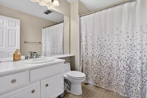 Bath - 1729 Edgebrook Dr #A, Modesto, CA 95354 photo 2 of 5