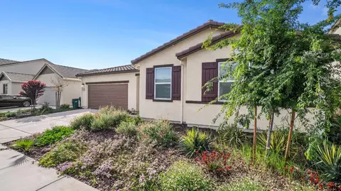 Exterior - 2524 Grove St, Lodi, CA 95242 photo 6 of 6