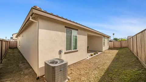 Exterior - 2524 Grove St, Lodi, CA 95242 photo 4 of 6