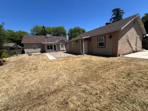 Exterior - 1629 College Ave, Modesto, CA 95350 photo 3 of 4