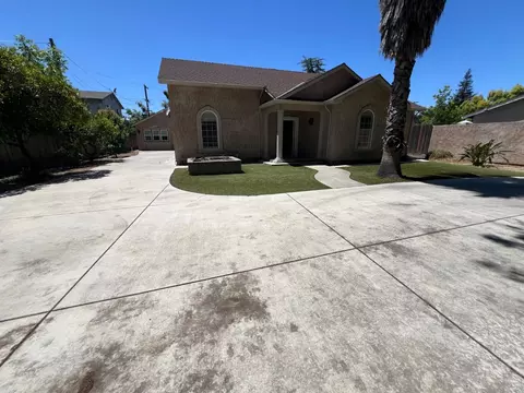 Exterior - 1629 College Ave, Modesto, CA 95350 photo 2 of 4