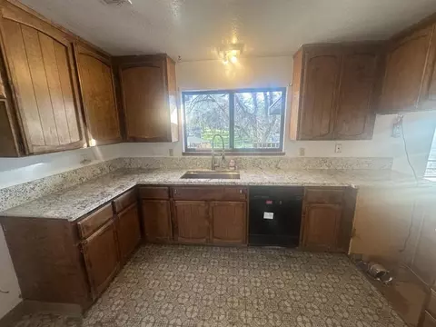 Kitchen - 4660 Chrome Ridge Ct, Placerville, CA 95667 photo 2 of 2