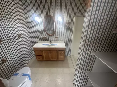 Bath - 4660 Chrome Ridge Ct, Placerville, CA 95667 photo 1 of 4