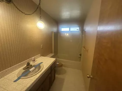 Bath - 4660 Chrome Ridge Ct, Placerville, CA 95667 photo 3 of 4