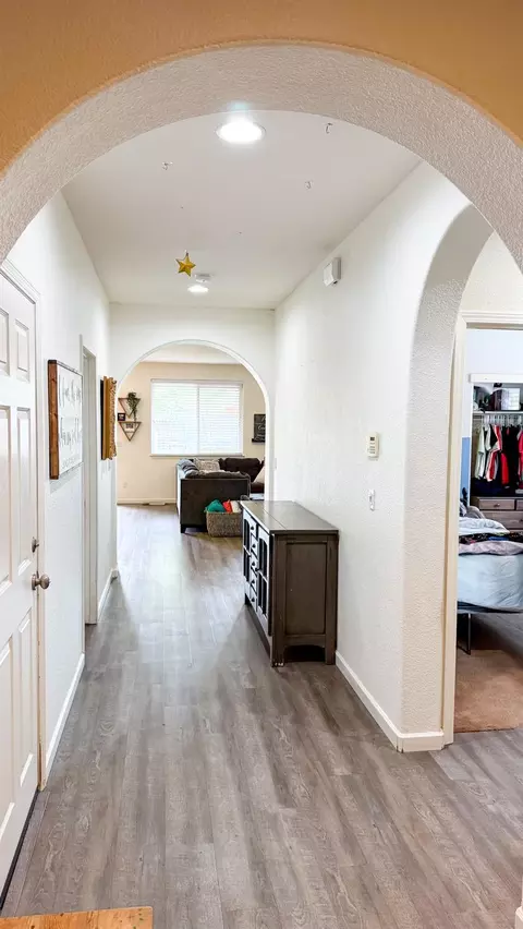 Entry Way - 1747 Dalia Ln, Manteca, CA 95337 photo 4 of 4