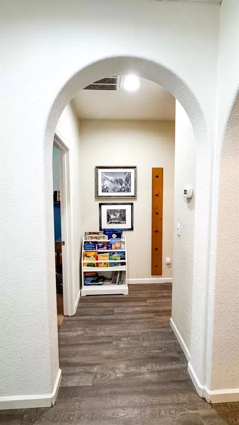 Entry Way - 1747 Dalia Ln, Manteca, CA 95337 photo 2 of 4
