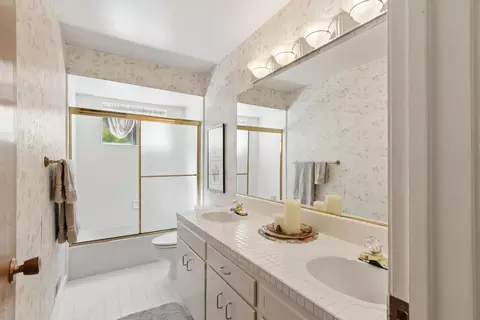 Bath - 1018 Plum Ln, Davis, CA 95616 photo 3 of 4