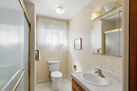 Bath - 1018 Plum Ln, Davis, CA 95616 photo 1 of 4