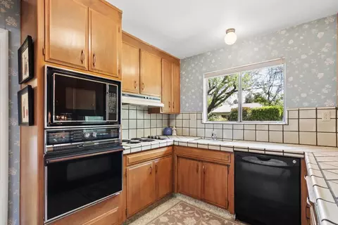 Kitchen - 1018 Plum Ln, Davis, CA 95616 photo 2 of 4