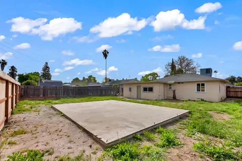 Exterior - 209 Emerson Ave, Modesto, CA 95350 photo 5 of 6