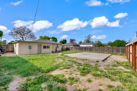 Exterior - 209 Emerson Ave, Modesto, CA 95350 photo 4 of 6